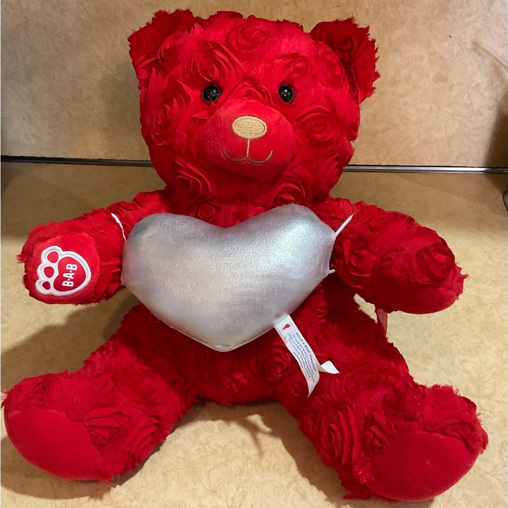 Build A Bear Workshop: Red roses (2021) teddy bear with silver unattached heart.